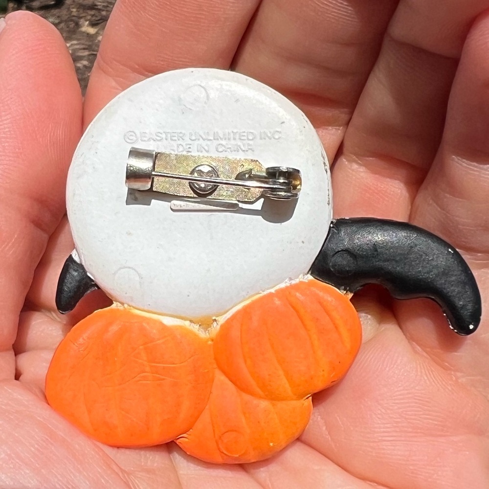 Easter Unlimited PIN Halloween Vintage MAN MOON brooch Bat PUMPKIN - Picture 11 of 14
